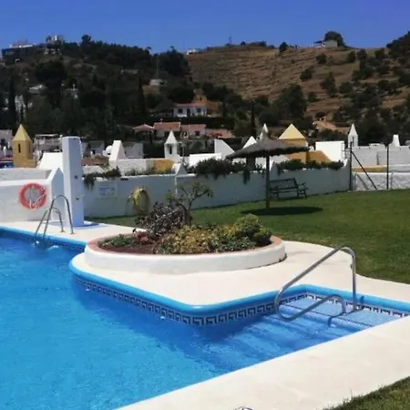 Casa En Con Gran Terraza, Muy Luminosa Y En Tranquila Urbanizacion