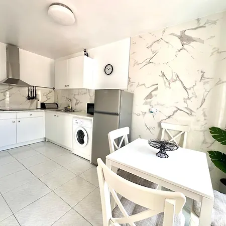 Casa En Con Gran Terraza, Muy Luminosa Y En Tranquila Urbanizacion