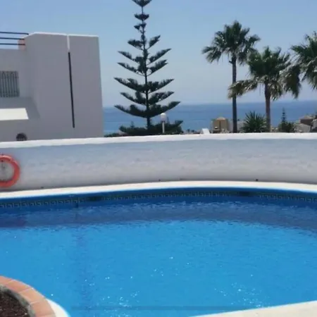Casa En Con Gran Terraza, Muy Luminosa Y En Tranquila Urbanizacion Nerja