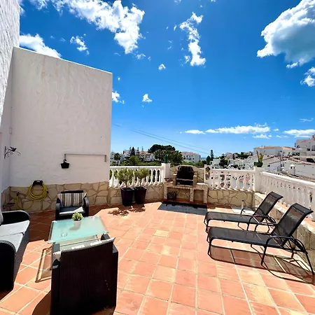 Casa En Con Gran Terraza, Muy Luminosa Y En Tranquila Urbanizacion Nyaraló *