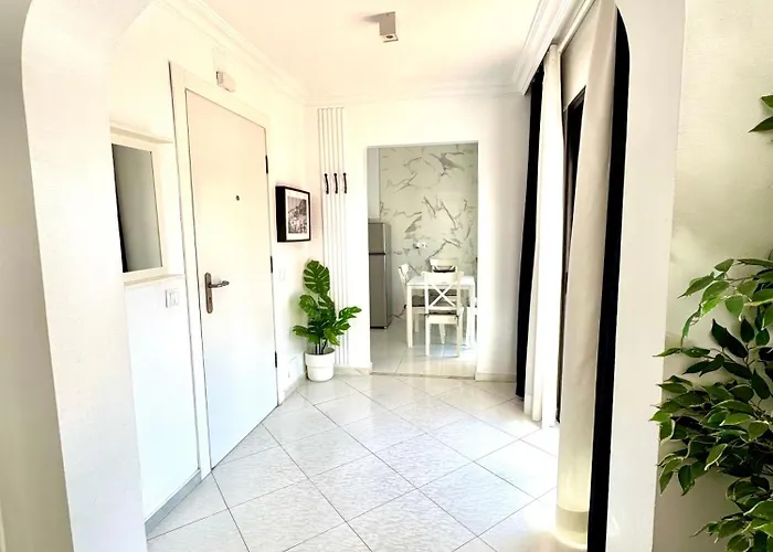 Casa En Con Gran Terraza, Muy Luminosa Y En Tranquila Urbanizacion Nerja