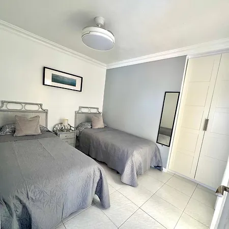 Casa En Con Gran Terraza, Muy Luminosa Y En Tranquila Urbanizacion