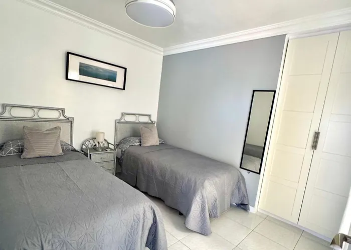 Casa En Con Gran Terraza, Muy Luminosa Y En Tranquila Urbanizacion