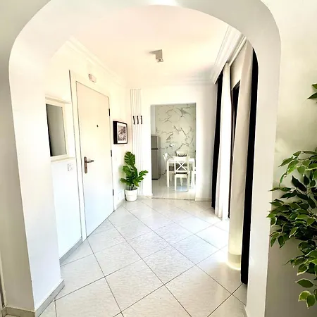 Casa Con Gran Terraza, Muy Luminosa Y En Tranquila Zona Residencial Nerja